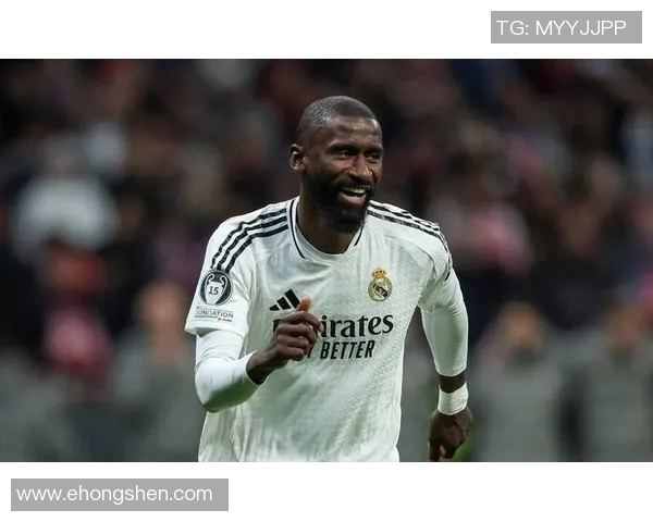 知名足球明星因争议事件公开道歉引发球迷热议与媒体关注